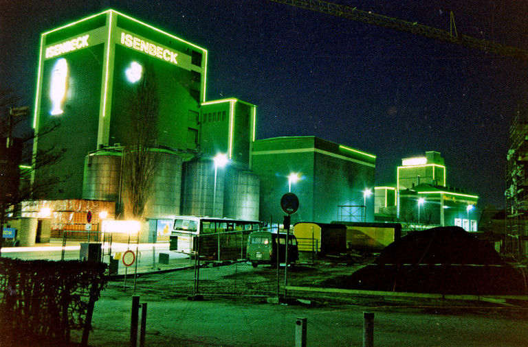 Ansicht der Brauerei Isenbeck bei Nacht, 1986