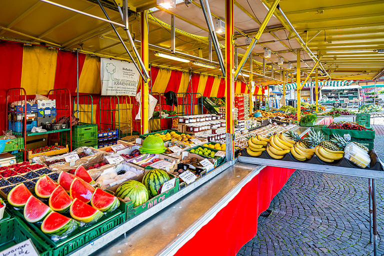 Der Stand von Hof Kraienhemke GbR auf dem Wochenmarkt an der Pauluskirche