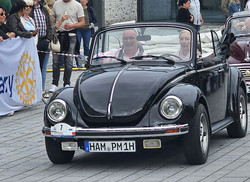 Gesamtsieger Hamm erFahren: Petra Maaßen mit Torsten Cremer und einem VW Käfer 1600 Cabriolet
