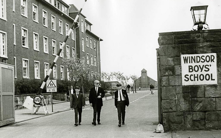 Eingang der Windsor Boys School in den 1960er-Jahre