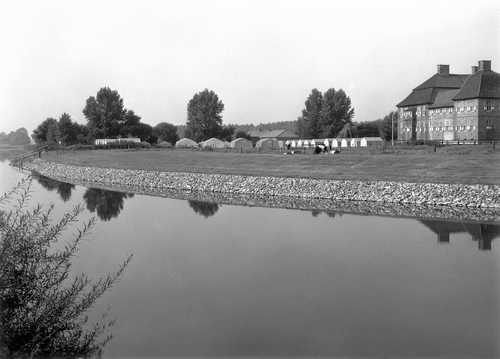 Das Bild zeigt, dass Anfang September 1969 das Ufer abgeschrägt und mit Schüttsteinen befestigt wurde