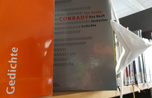 Poesie Pandemie Conrady "Der Große Conrady" mit Maske