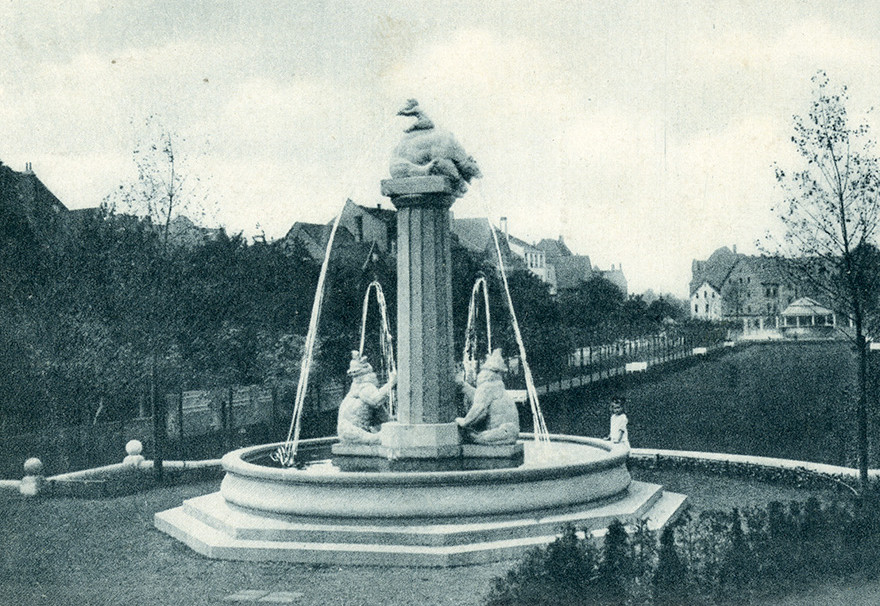 Ringanlage mit Bärenbrunnen und Musikpavillon, um 1914