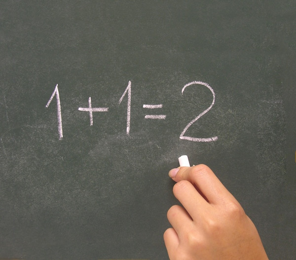 Fotolia 466215 Tafelaufschrift 1+1=2