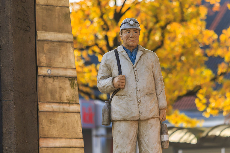 Lechner-Skulptur "Theo" der Bergmann am Wischerh&ouml;fener Marktplatz