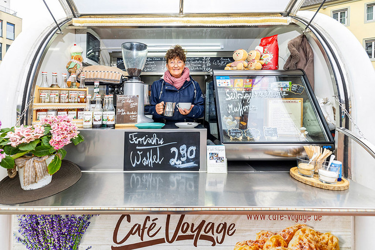 Cafe Voyage auf dem Wochenmarkt an der Pauluskirche