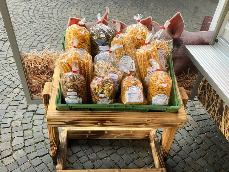 Hof Lippe-Gl&uuml;ck auf dem Wochenmarkt an der Pauluskirche
