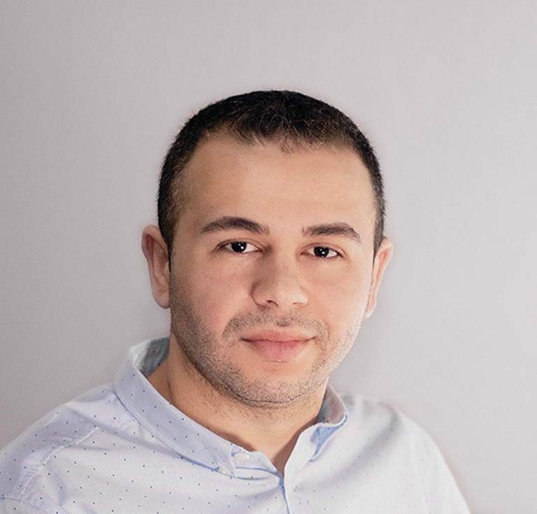 Auszubildender im Beruf Kaufmann für Büromanagement, Tarek Al Raee Auszubildender im Beruf Kaufmann für Büromanagement, Tarek Al Raee