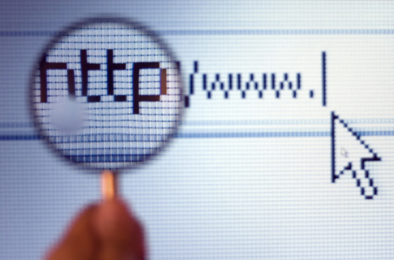Lupe zeigt auf http://www. im Browser