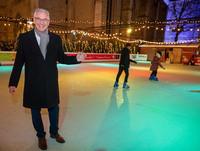 Klaus Ernst, IMPULS. Die Hammer Wirtschaftsagentur GmbH, bei der Eröffnung des Weihnachtsmarktes auf der Kunststoff-Eisfläche