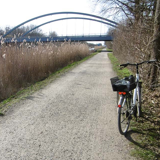 Rad- und Fußgängerweg entlang des Kanals in Uentrop