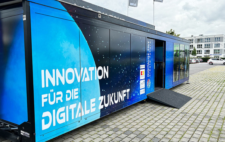 Das Erlebnis-Labor ''Lab-on-Tour''