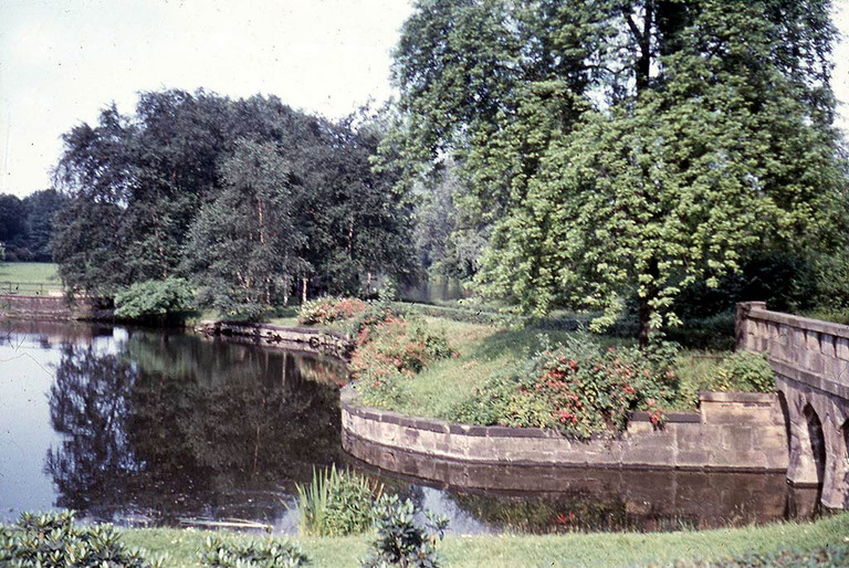 Nordring mit Blick auf die Steinbrücke und die Reste des Mühlenkolks, um 1960 