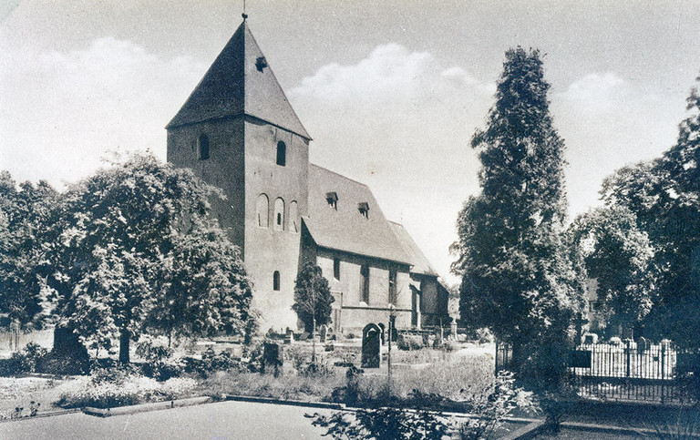 Friedhof mit Kirche in Uentrop, 1930 Friedhof mit Kirche in Uentrop um 1930