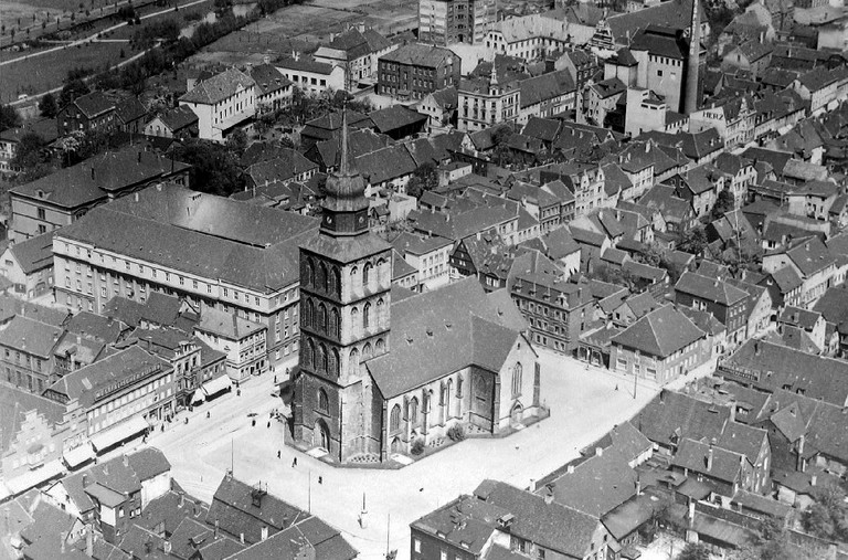 Blick auf den Marktplatz mit Pauluskirche, um 1930 Blick auf den Marktplatz mit Pauluskirche, um 1930