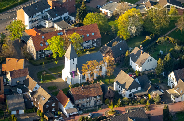 Luftbild des Pelkumer Kirchplatzes mit der Jakobuskirche