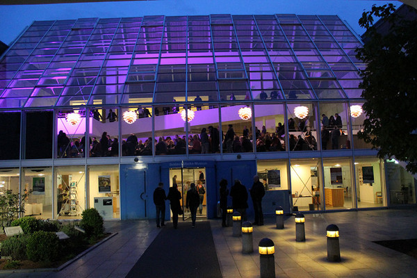Abendaufnahme des Gustav-Lübcke-Museums