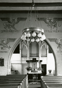 Innenansicht der Uentroper Dorfkirche vor Renovierung 1966.