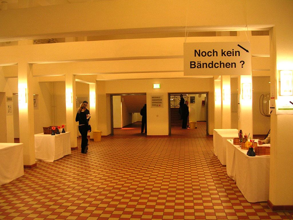 Das großzügige Foyer in der Alfred-Fischer-Halle