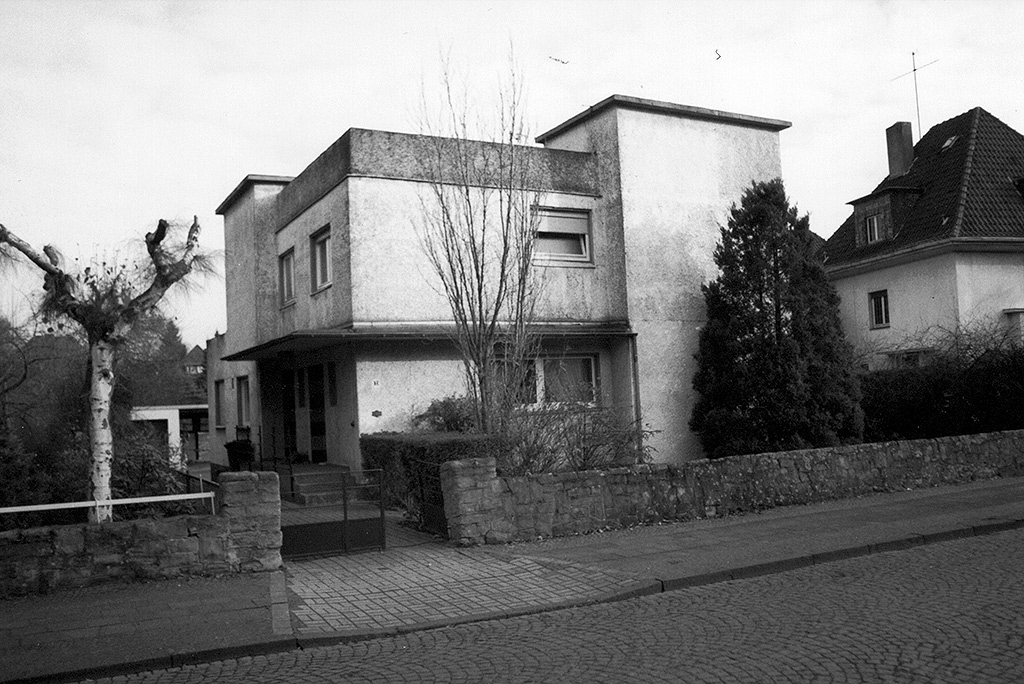 Das 1931 vom Hammer Büro Oldemeier & Mattern entworfene und 1932 für das Ehepaar Oldemeier errichtete Wohnhaus Elchstraße 2, 1990