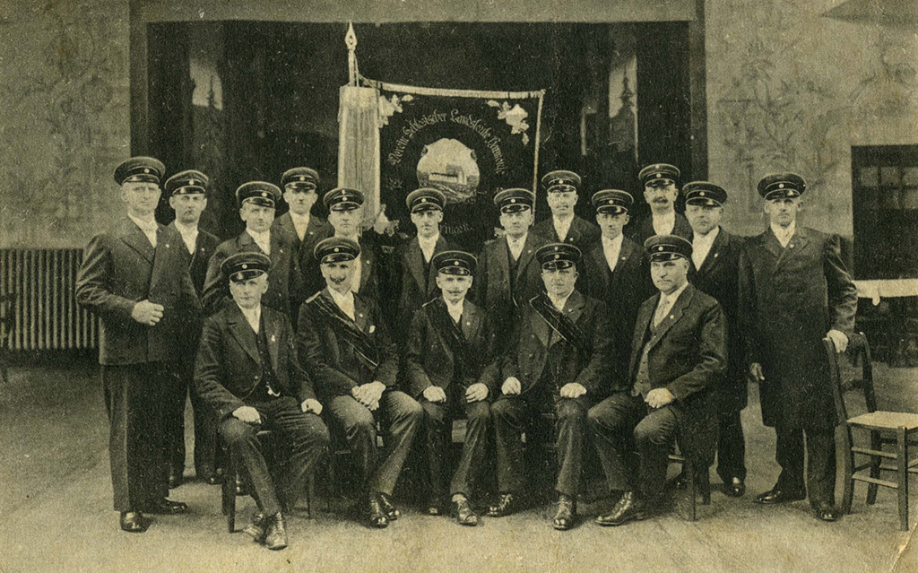 Die Gründer des Vereins Schlesischer Landsleute „Harmonie“ Herringen i. Westf., um 1910 