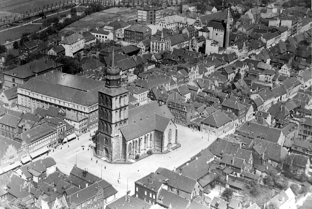Blick auf den Marktplatz mit Pauluskirche, um 1930