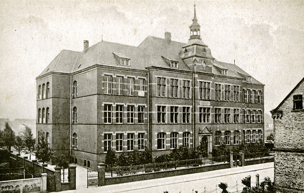 Die ehemalige Oberrealschule in der Feidikstraße