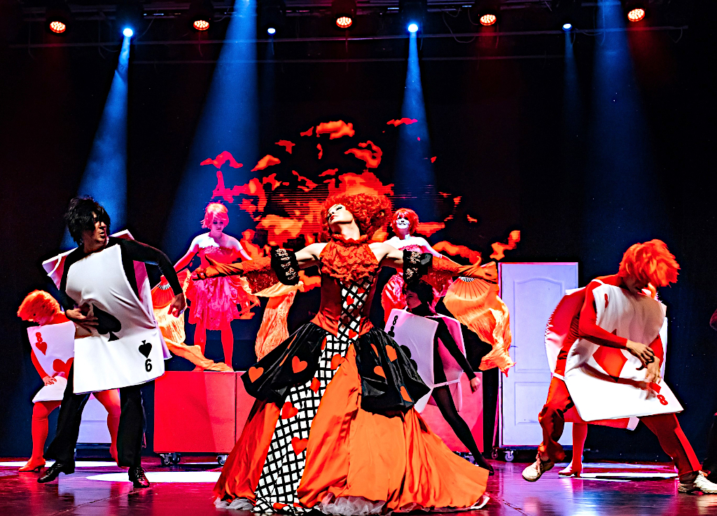 Alice in an amazing world