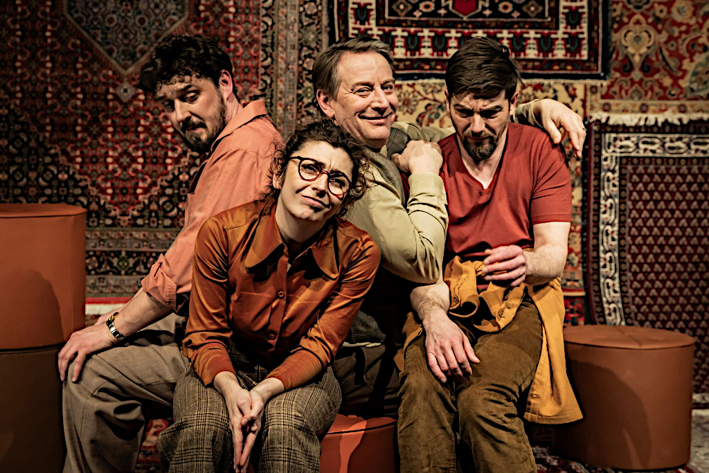 Spielszene aus "Mutter Vater Land"