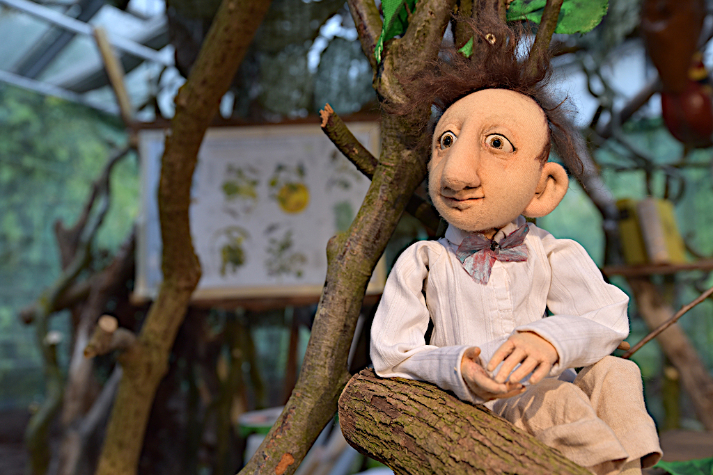 Spielszene aus dem St&uuml;ck "Die Werkstatt der Schmetterlinge"