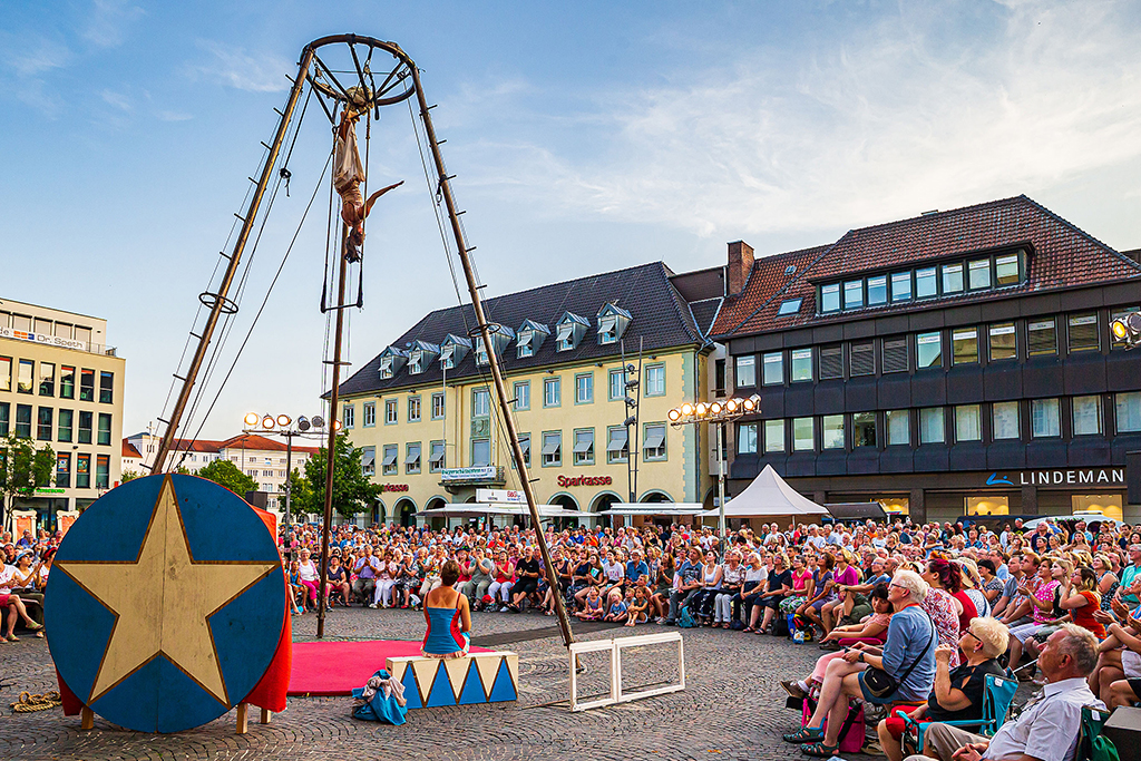 Kunstdünger auf dem Marktplatz an der Pauluskirche