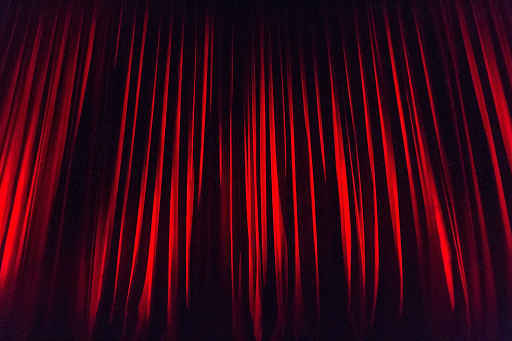 Vorhang Nachrichten muc pixabay Theater-Vorhang