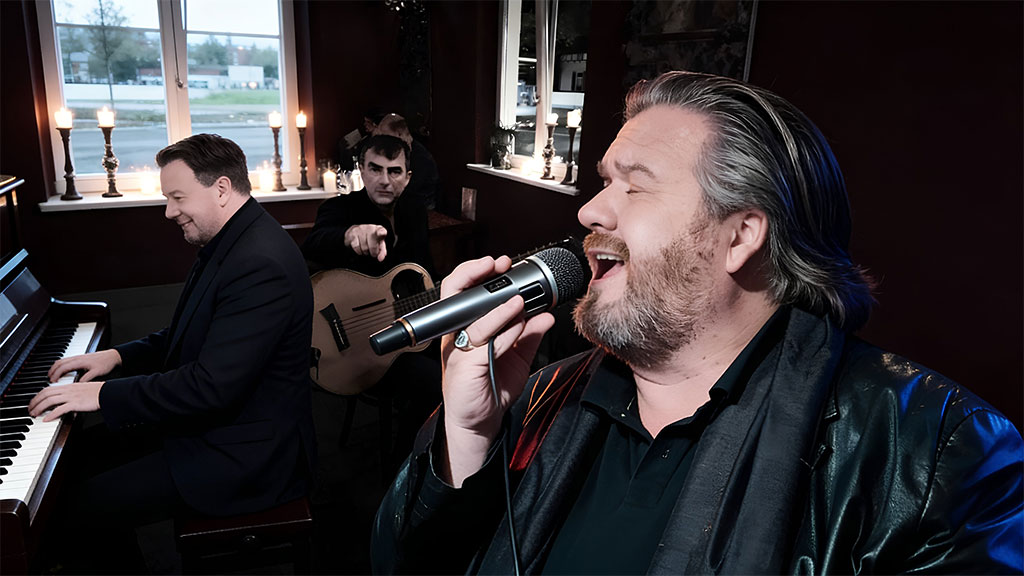 Freddy Pieper - On Chairs