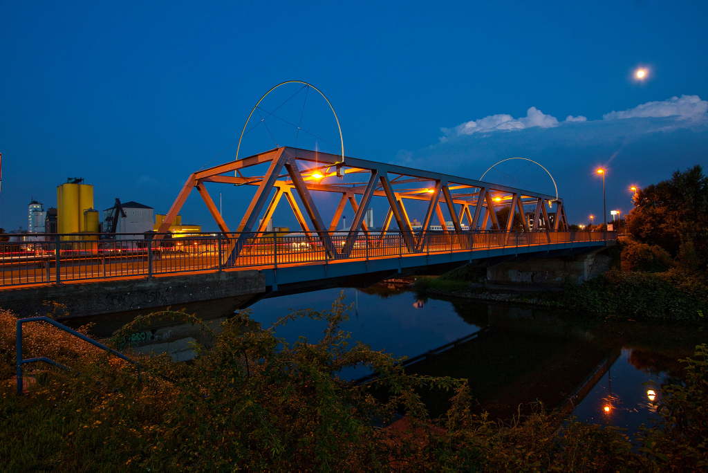 Brücken + Licht Radbodbrücke "Regenbogenbrücke"