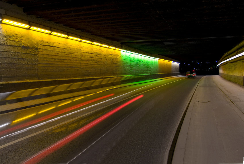 Brücken + Licht Unterführung Hafenstraße