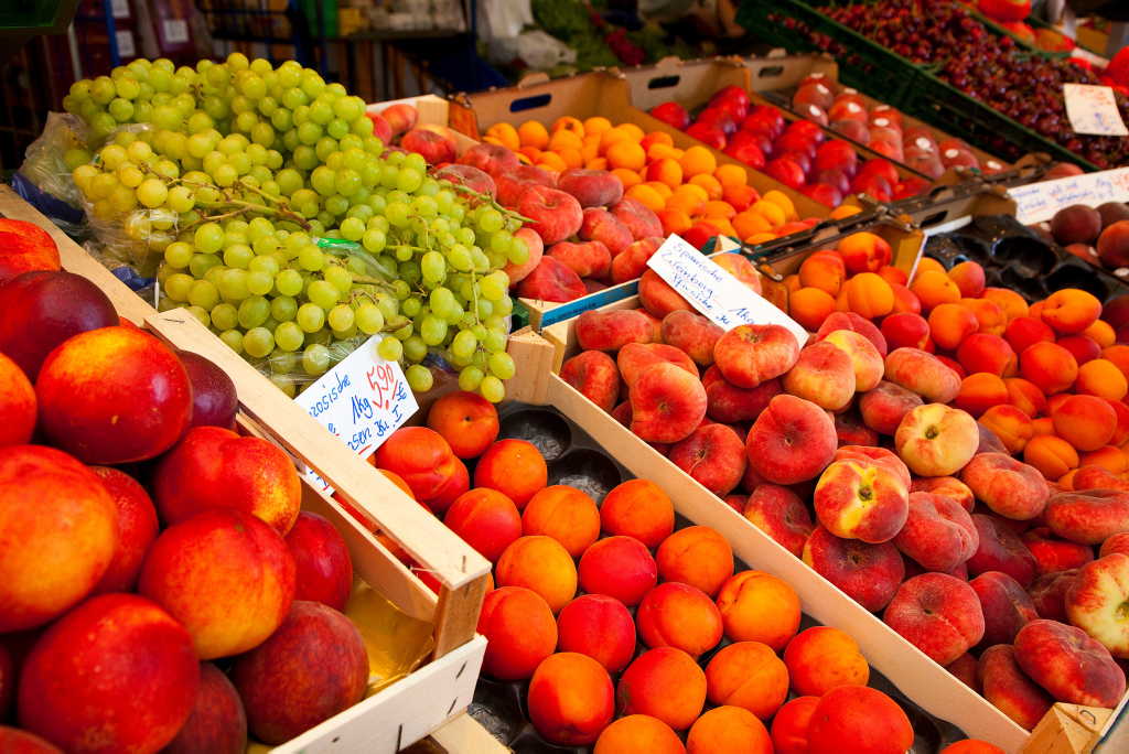 Obst (Weintrauben, Pfirsiche etc.)