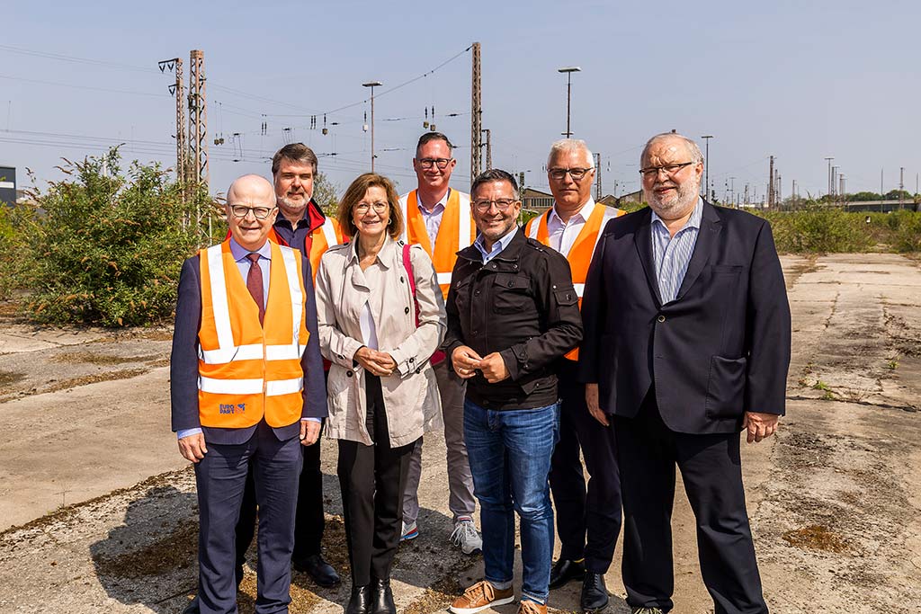 Delegation um den Parlamentarischen Staatssekretär im Bundesministerium für Digitales und Verkehr, Michael Theurer