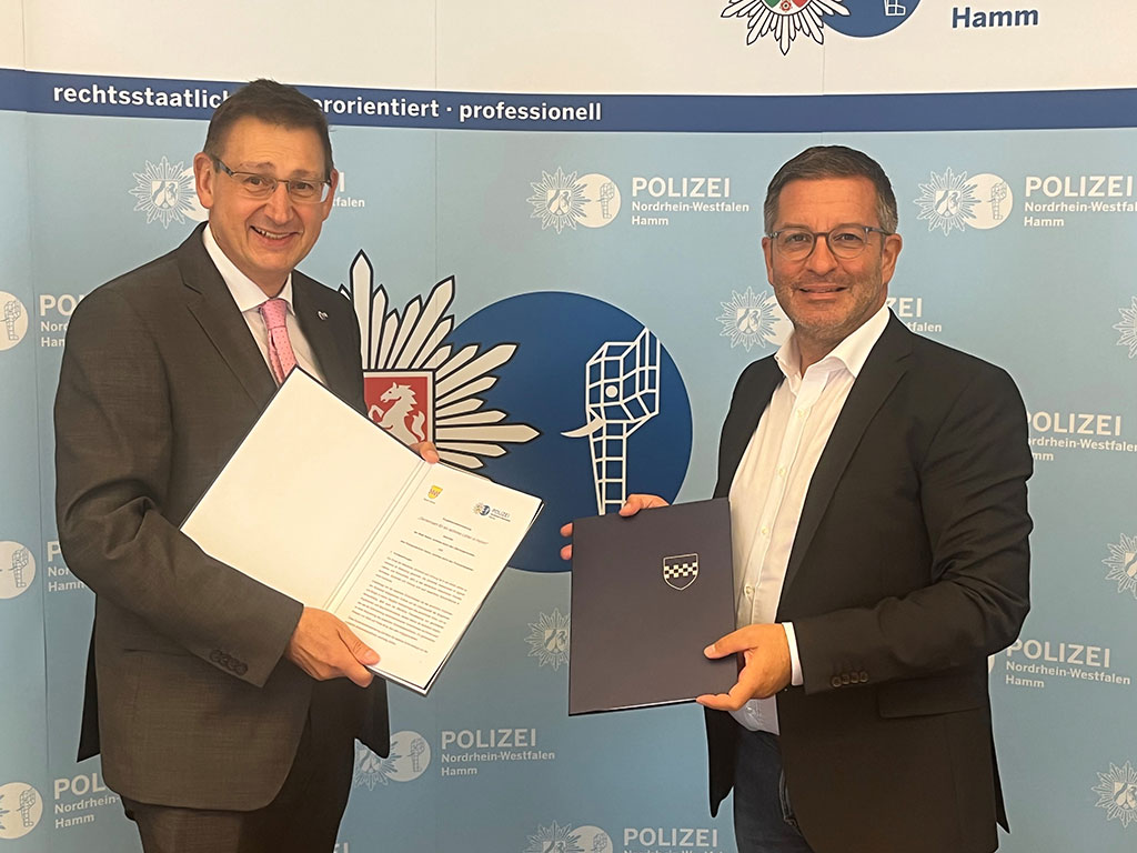 v. li. n. re.: Polizeipräsident Thomas Kubera, Oberbürgermeister Marc Herter