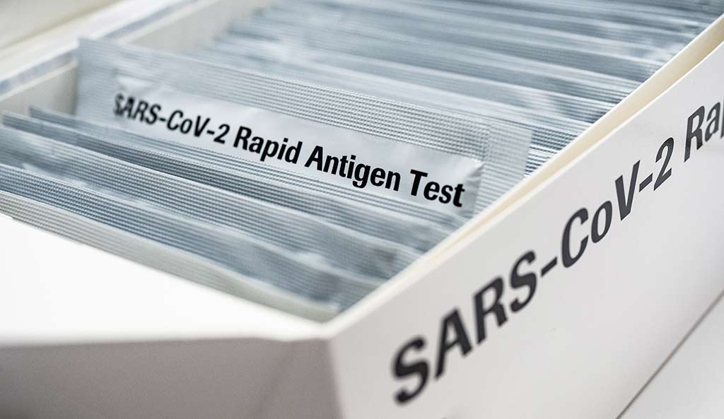 Eine Box mit Covid 19 Schnelltests Eine Box mit Covid 19 Schnelltests