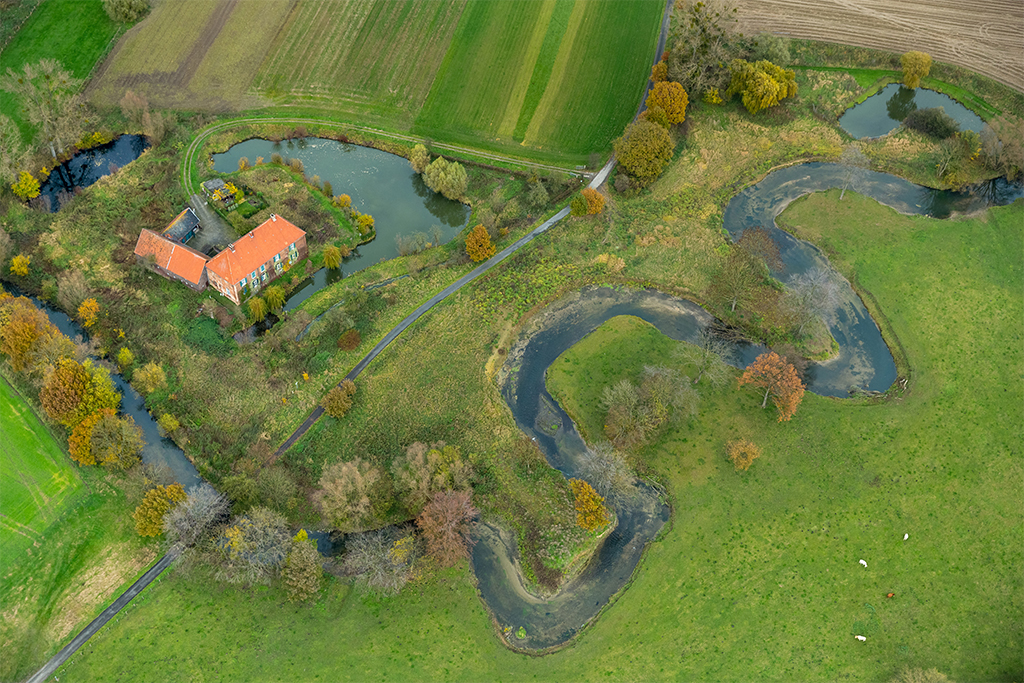 Das Bild zeigt eine Laufverlängerung in der Ahse im Bereich des Haus Hohenover