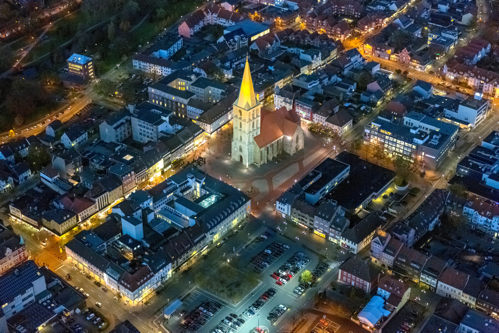 Luftbild der Innenstadt am Abend
