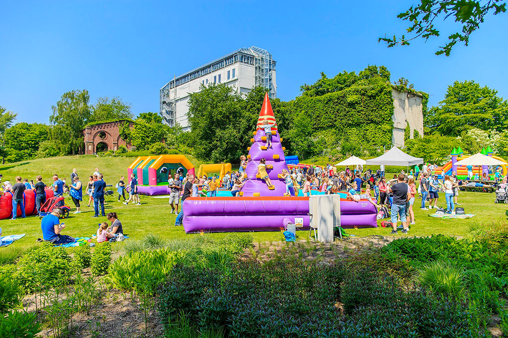 Hüpfburgenfest im Maxipark