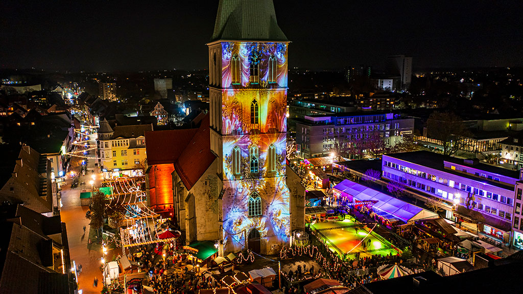 Video-Mapping an der Pauluskirche anlässlich des Weihnachtsmarktes