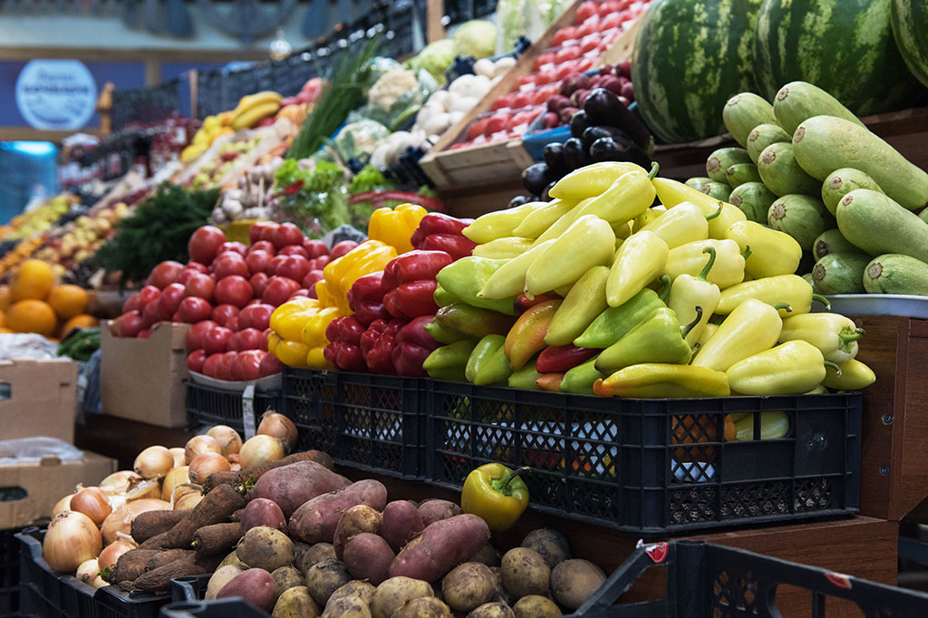 AdobeStock 279676383 Gemüse auf dem Wochenmarkt