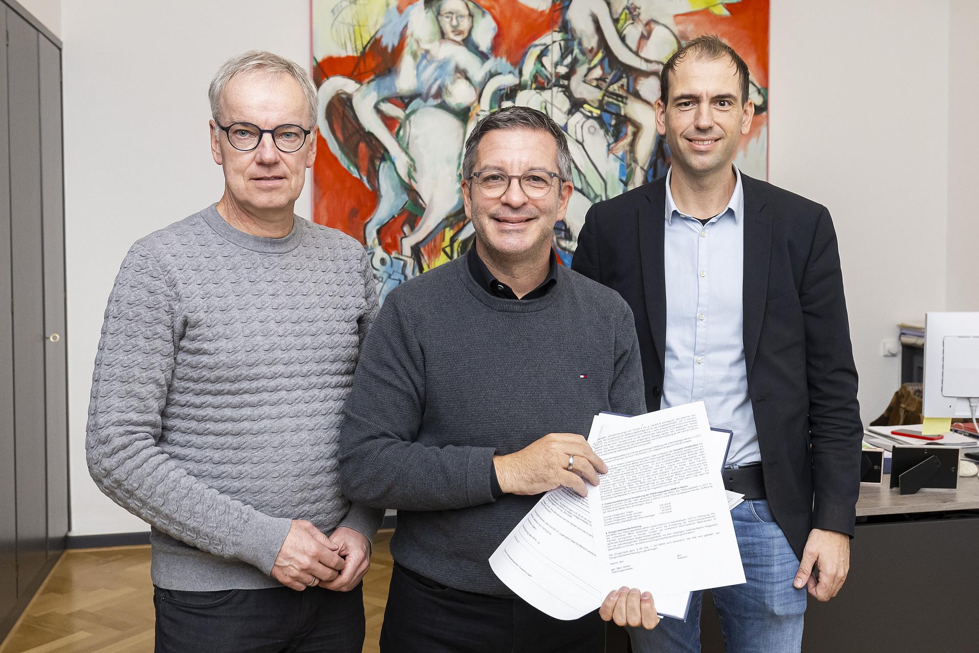 Stellten die Mittelverwendung aus dem Stärkungspakt NRW vor (v.l.n.r.): Sozialamtsleiter Frank Schulte, Oberbürgermeister Marc Herter und Jugendamtsleiter Hendrik Schickhoff