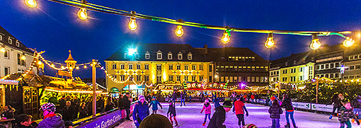 Eisbahn auf dem Weihnachtsmarkt in der Innenstadt, Urheber: Thorsten Hübner