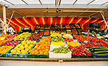Wochenmarkt an der Pauluskirche; Stand von Obst und Gemüse Öztan, Urheber: Thorsten Hübner