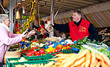 Verkauf auf dem Wochenmarkt, Urheber: Foto: Thorsten Hübner